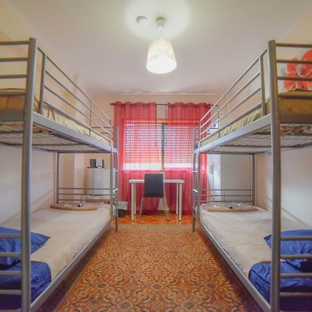 Quarto com 4 camas  OOporto Exterior foto