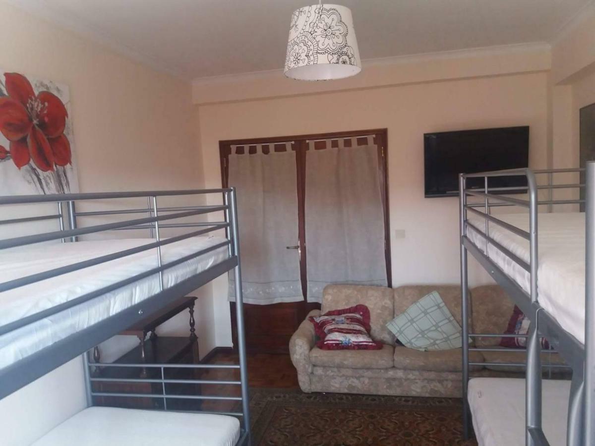 Quarto com 4 camas  OOporto Exterior foto