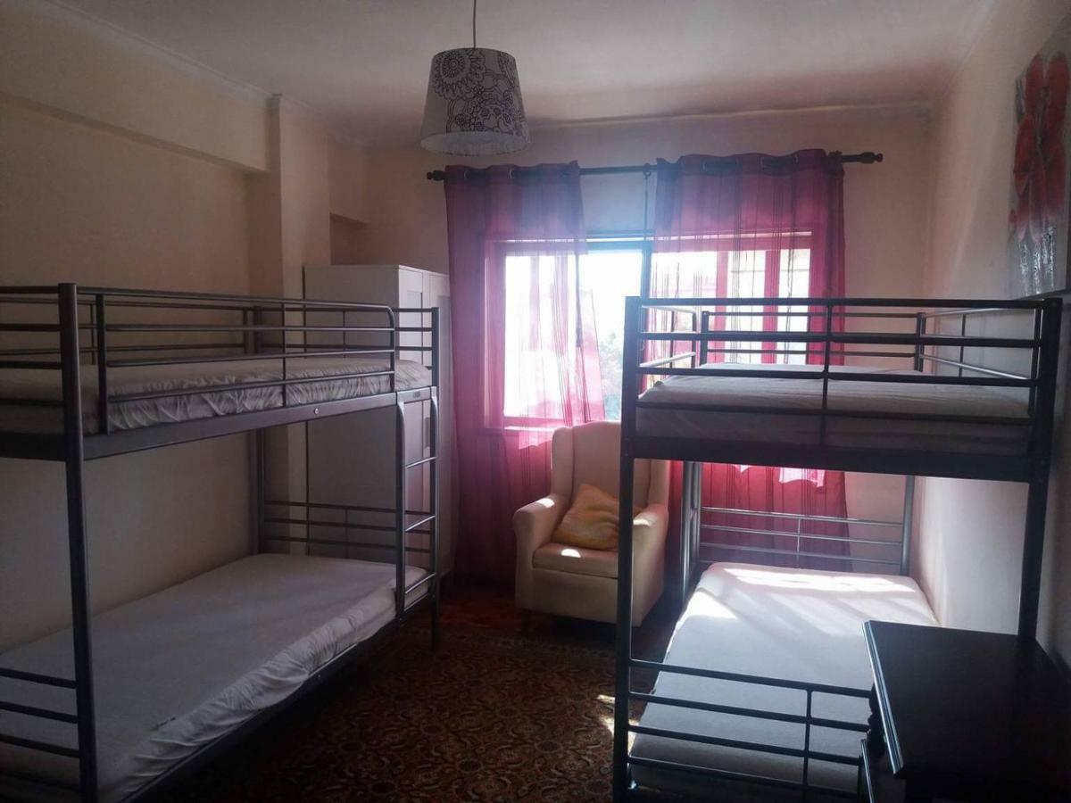 Quarto com 4 camas  OOporto Exterior foto