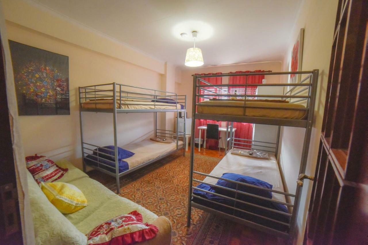 Quarto com 4 camas  OOporto Exterior foto