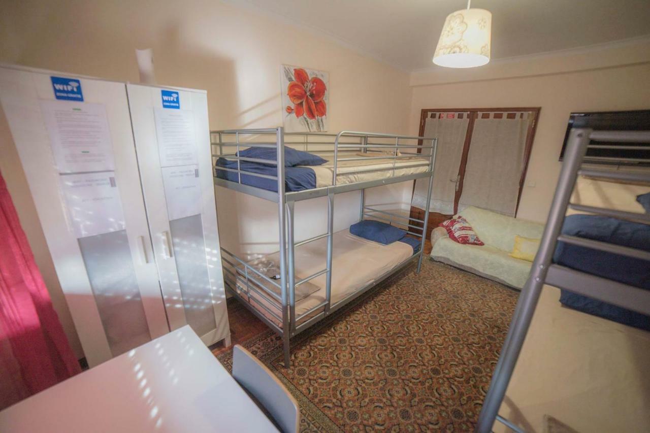Quarto com 4 camas  OOporto Exterior foto