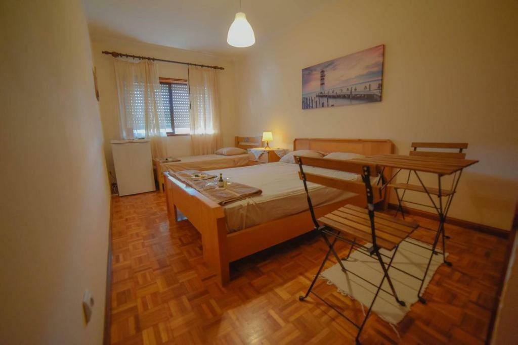 Quarto com 4 camas  OOporto Exterior foto