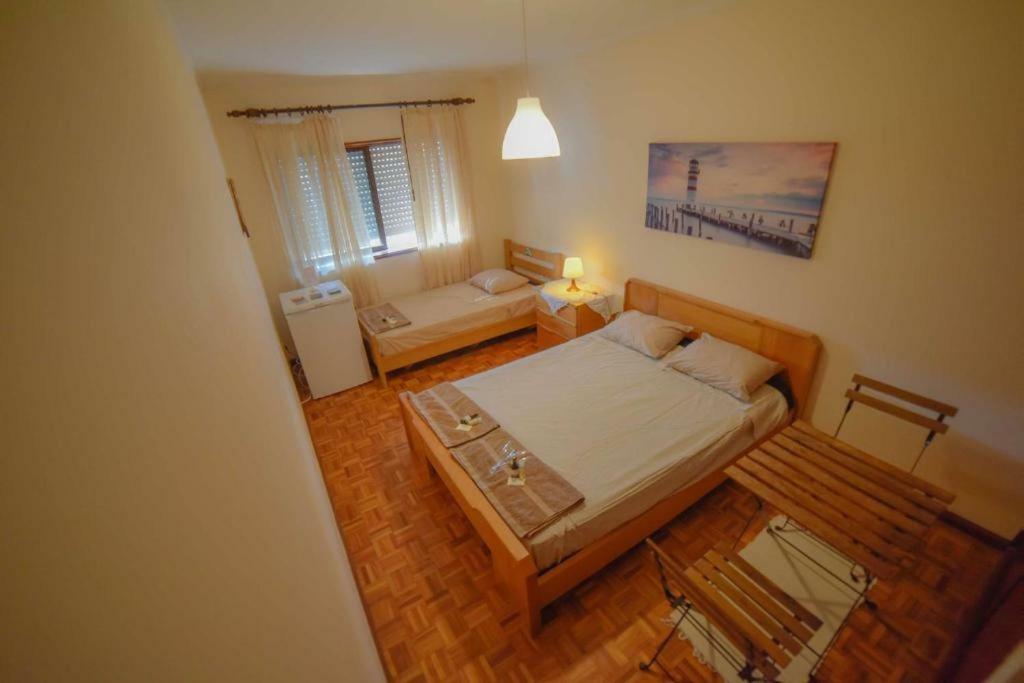 Quarto com 4 camas  OOporto Exterior foto